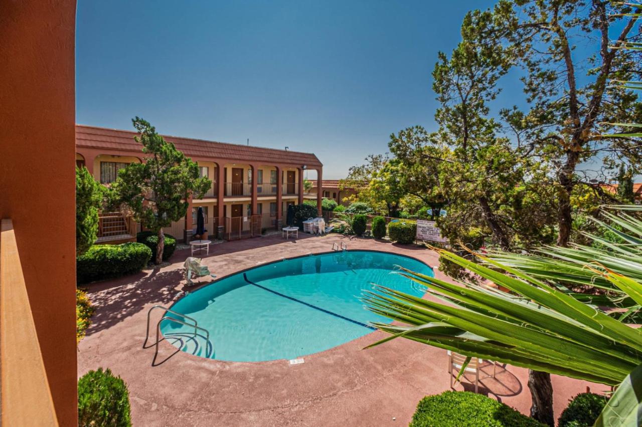 Super 8 By Wyndham Airport Hotel El Paso