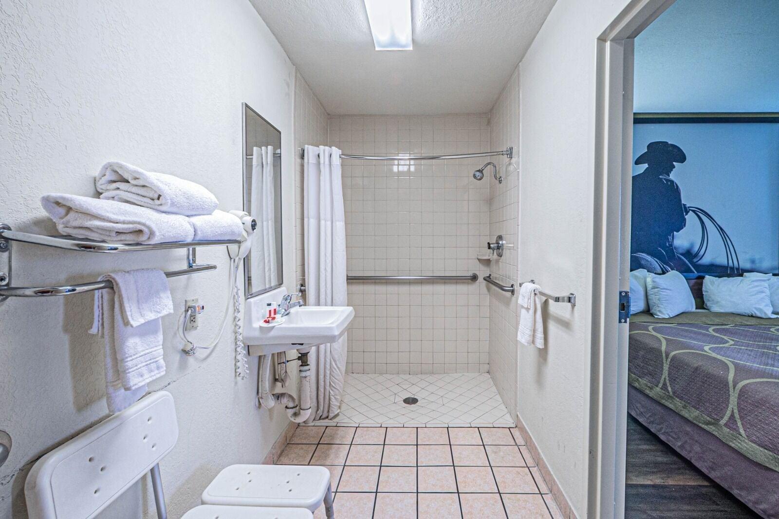 Super 8 By Wyndham Airport 2*