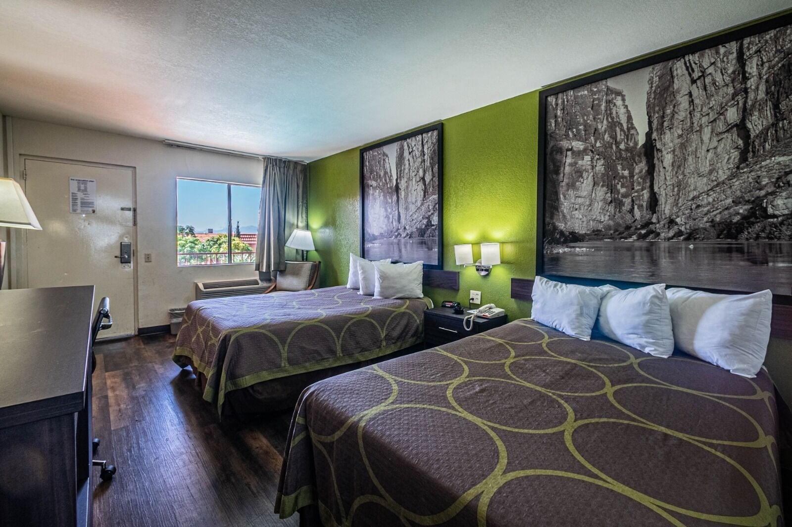 Hotel Super 8 By Wyndham Airport