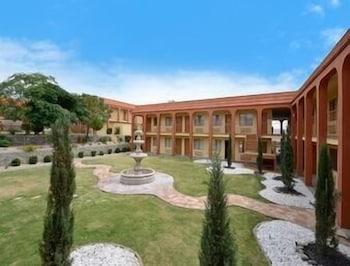 Super 8 By Wyndham Airport Hotel