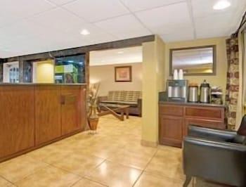 Super 8 By Wyndham Airport
