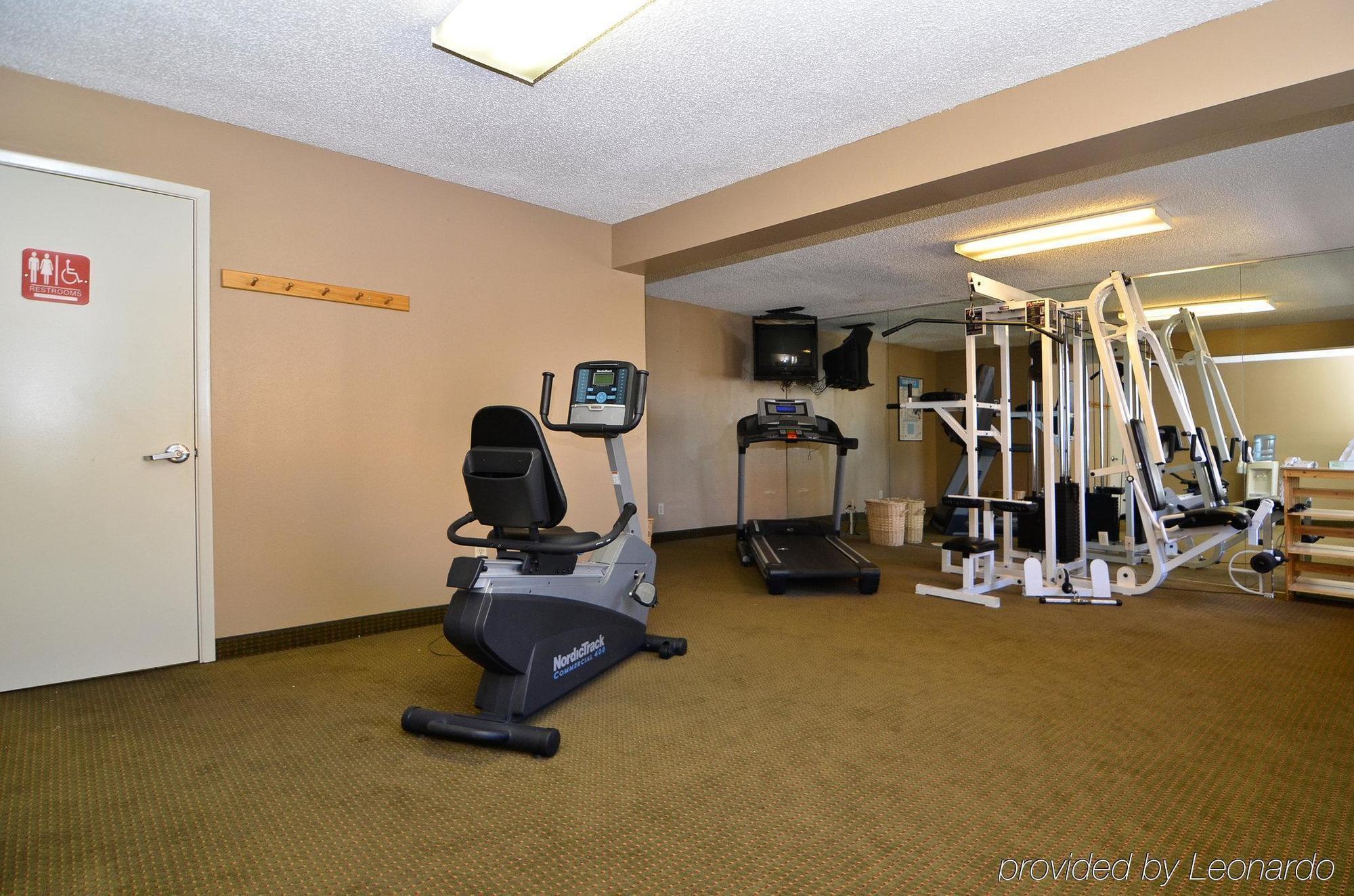 Hotel Super 8 By Wyndham Airport 2*