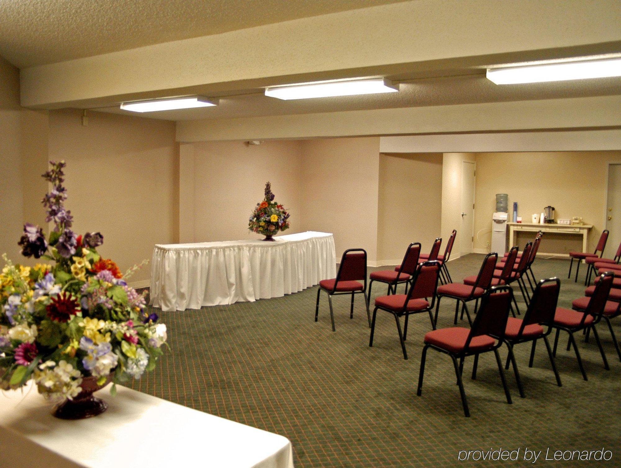 Super 8 By Wyndham Airport 2*