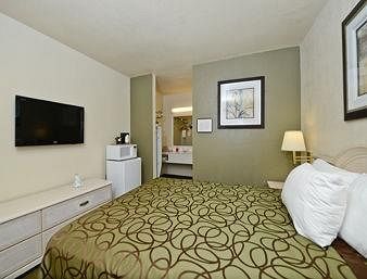 Super 8 By Wyndham Airport