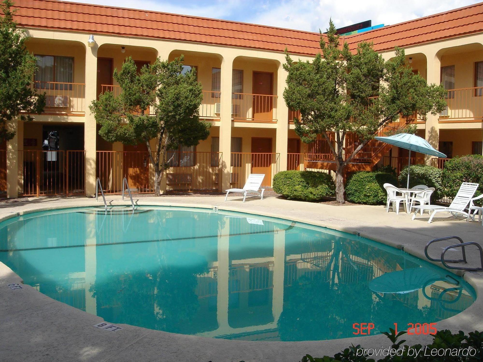 Super 8 By Wyndham Airport 2*
