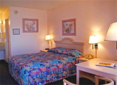 Super 8 By Wyndham Airport Hotel
