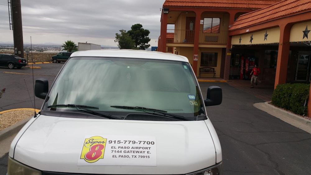 Hotel Super 8 By Wyndham Airport