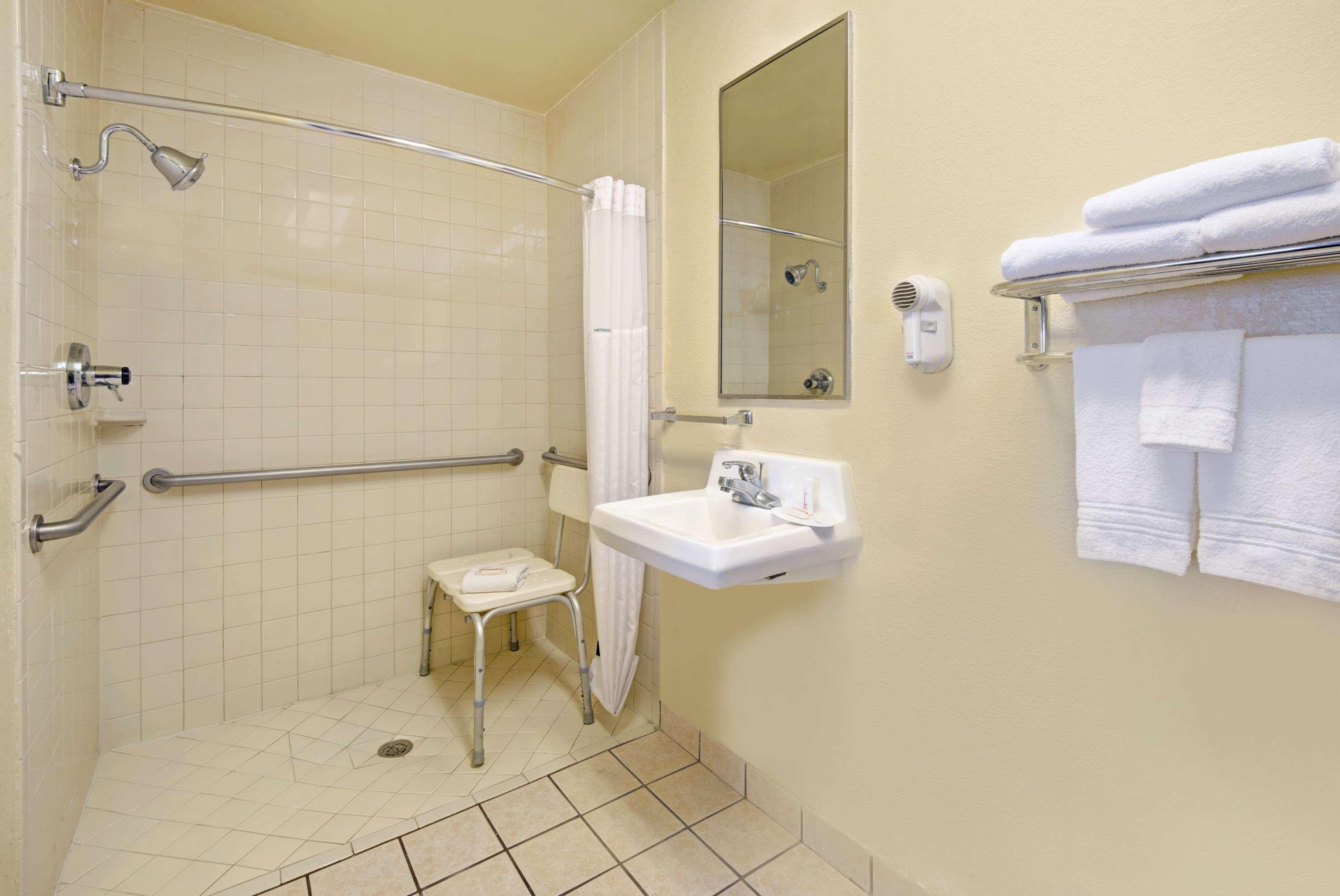 Hotel Super 8 By Wyndham Airport 2*