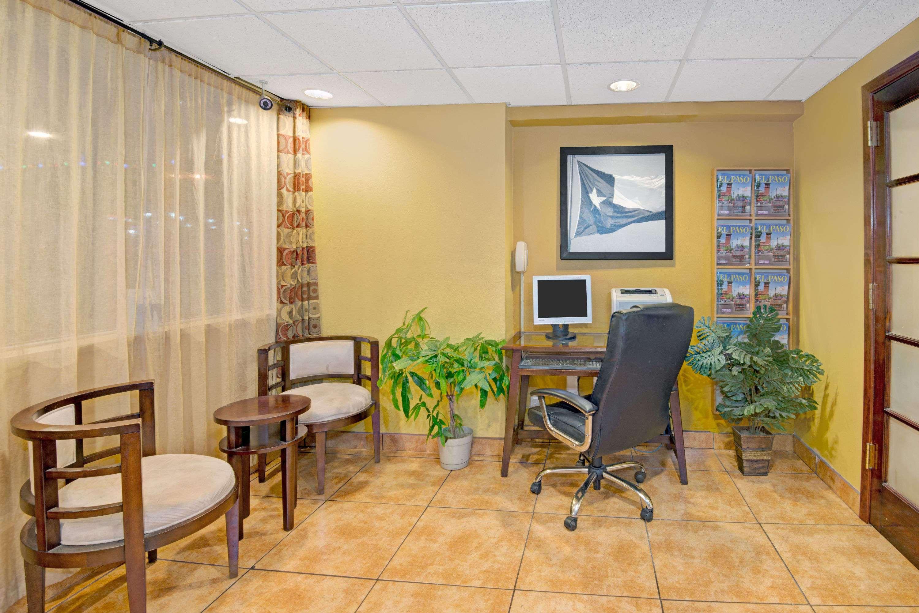Super 8 By Wyndham Airport Hotel 2*