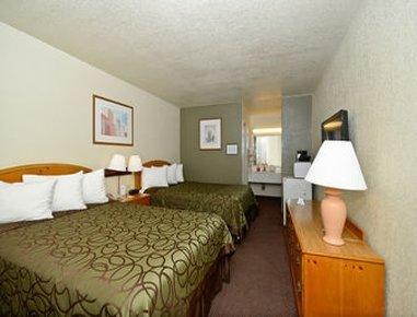 Hotel Super 8 By Wyndham Airport