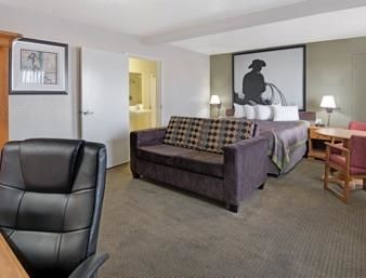 Super 8 By Wyndham Airport Hotel